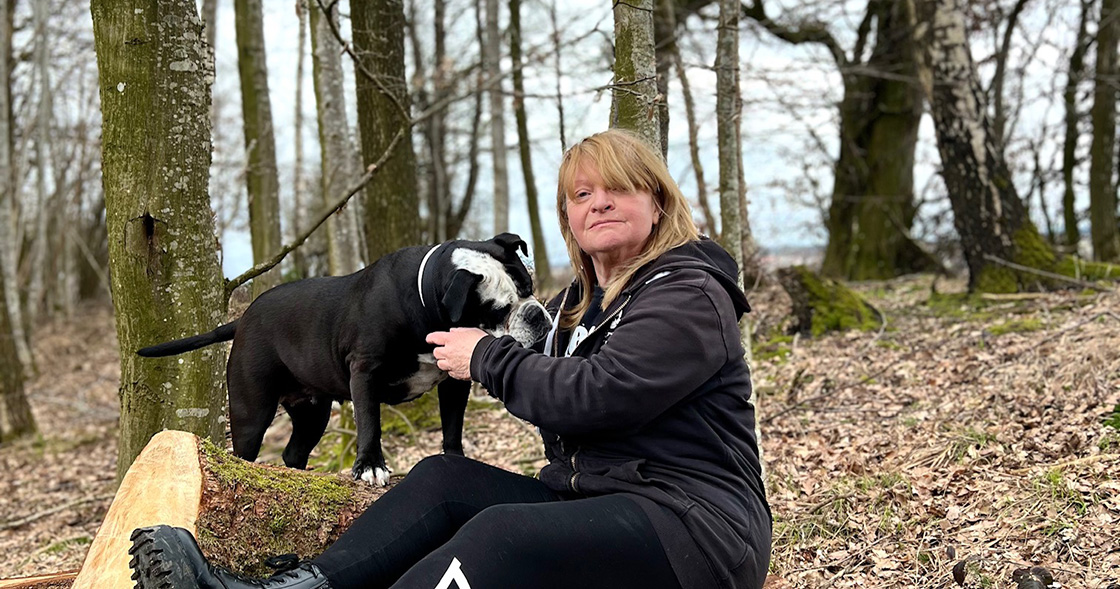 Rosi Buchner Hundeverhaltensberatering mit ihrer Hündin Über Mich